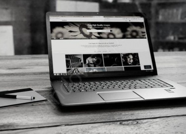 Почему экран стал черно-белым в Windows 10? Сегодня мы поможем вам разобраться в причинах и расскажем, как выключить черное-белое отображение экран...