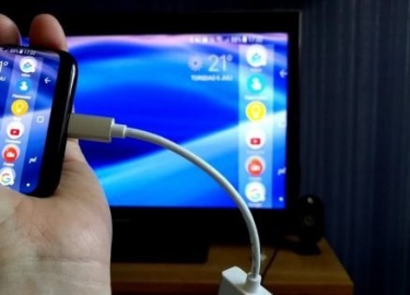 Подключить телефон к телевизору можно через USB, HDMI или Wi-Fi. Выбирайте, что больше нравится, и просматривайте контент на большом экране.
