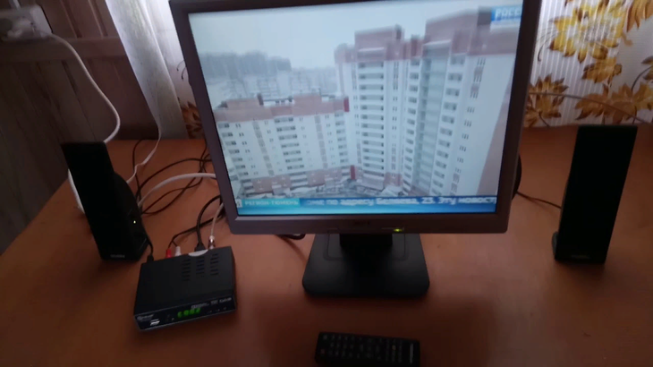 Приставка DVB-T, превращающая монитор в ТВ-приемник.